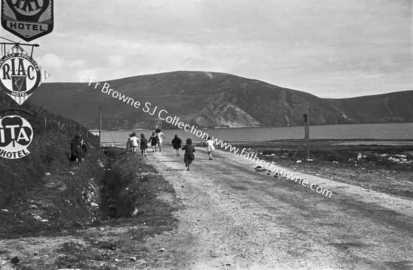 CHILDREN WAITING IN GROUP AT SIDE OF ROAD